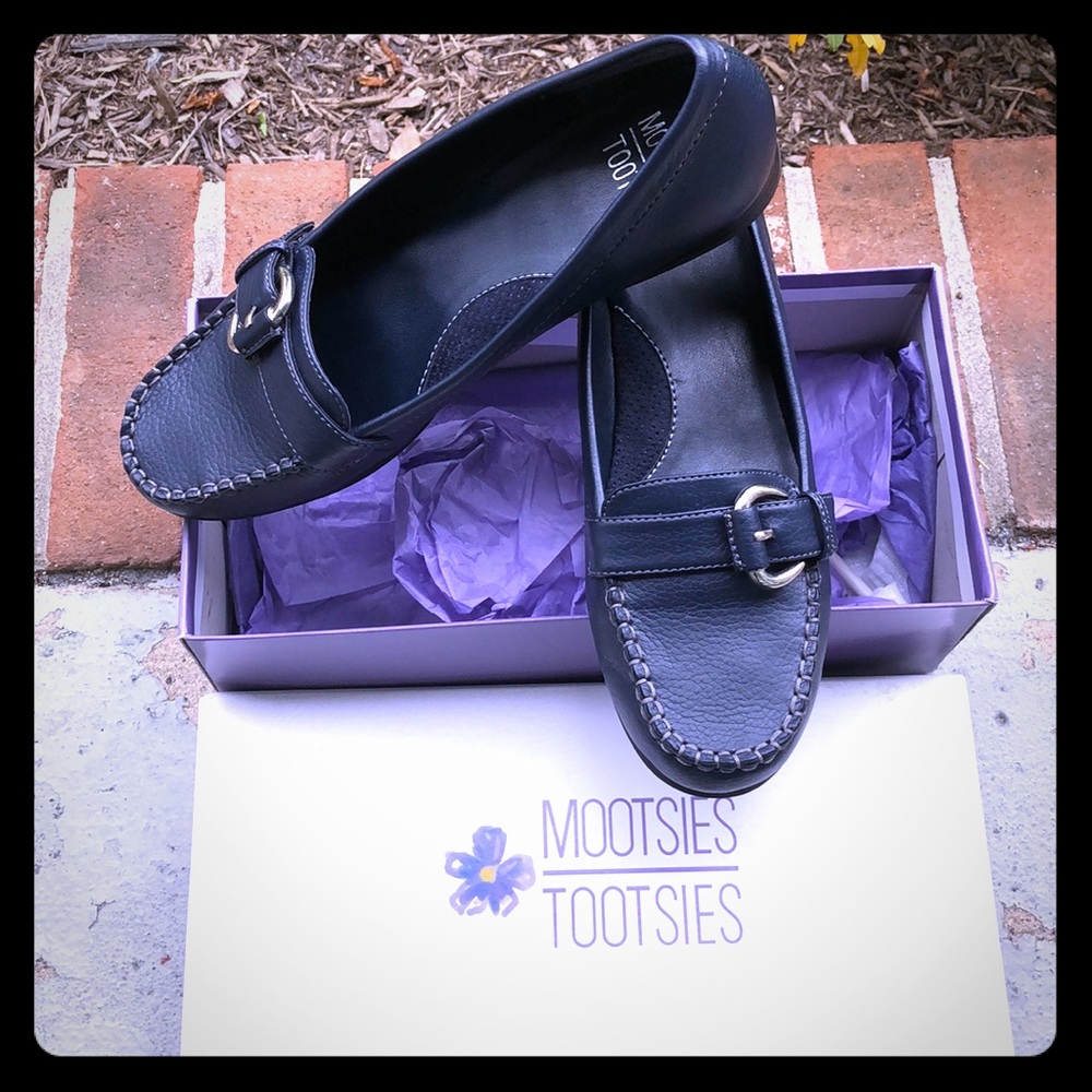 Navy blue mootsie tootsie loafers